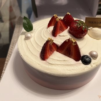 Tous Les Jours - Taro mousse cake - Bakeries Near Me - Winter Park, Florida Tous Les Jours - Taro mousse cake - Bakeries Near Me - Winter Park, Florida