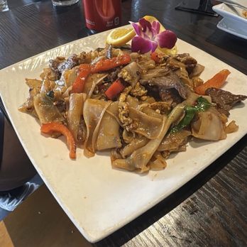 Aroi Thai On Prospect - Drunken Noodles - Thai Near Me - La Jolla, California
