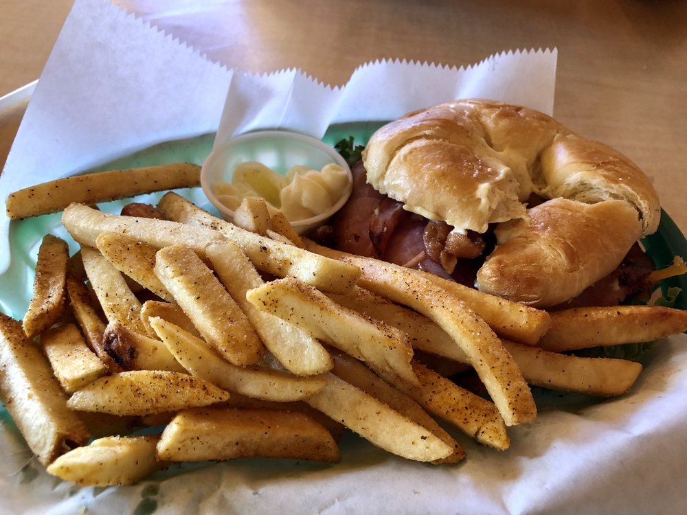 MARTIN’S CORNER DELI 92 Photos & 92 Reviews 827 E Movie Ranch Rd