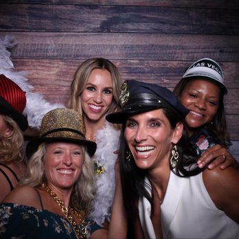 Photique - Photo Booth Rentals Near Me - Chicago, Illinois