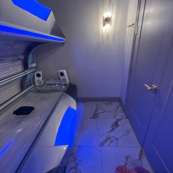 Glo Tanning - Nice rooms - Tanning Beds Near Me - Highlands Ranch, Colorado