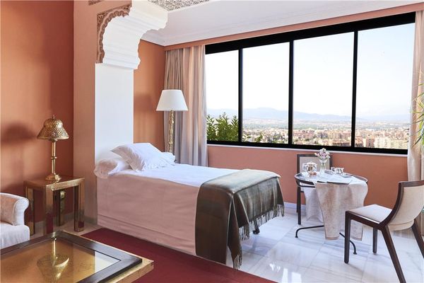 Hotel Alhambra Palace by null