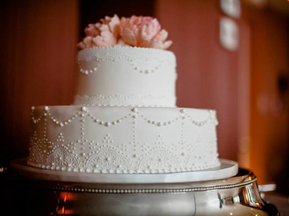 Cakes by Linda Logo