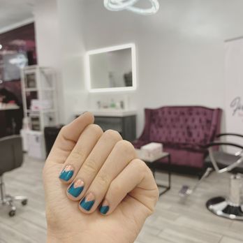 Fuchsia Beauty Lounge Astoria - Nail Salons Near Me - Astoria, New York
