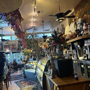 Tower Cafe - Inside - Breakfast & Brunch Near Me - Sacramento, California