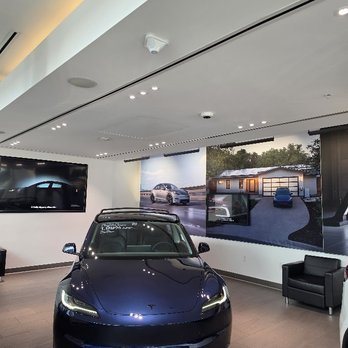Tesla - show room area - Car Dealers Near Me - Miami, Florida Tesla - show room area - Car Dealers Near Me - Miami, Florida