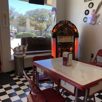 Courthouse Square Mall - Part of the soda shop w an old jukebox in the corner. - Antiques Near Me - Comanche, Texas