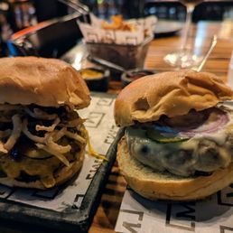 Malta burguer (left) and Burguer Sabor Doc (right) Malta burguer (left) and Burguer Sabor Doc (right)