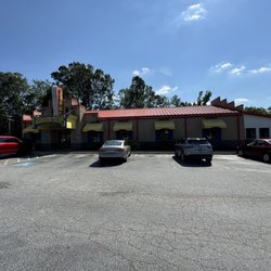 Fuddruckers - Outside