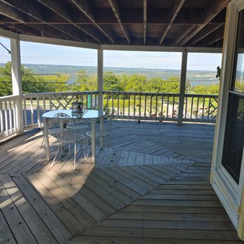 Magnolia Place Bed & Breakfast - Front porch - Bed & Breakfast Near Me - Hector, New York Magnolia Place Bed & Breakfast - Front porch - Bed & Breakfast Near Me - Hector, New York