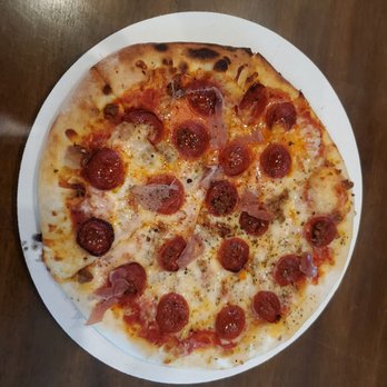Daniel's Vineyard - Pizza carne - Wineries Near Me - McCordsville, Indiana