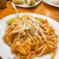 Luckie's Thai-Asian Cuisine - Pad Thai with chicken- spring rolls