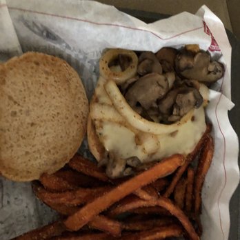 Fuddruckers - American Near Me - Norfolk, Virginia