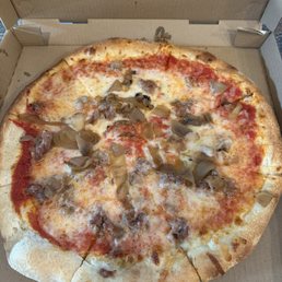 Sausage and caramelized onion pizza Sausage and caramelized onion pizza
