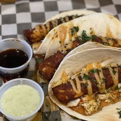 Trapani's Eatery - Blackened fish Asian tacos
