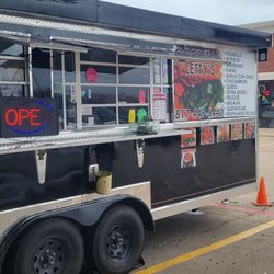 Gorditas Letty's - Food truck next to the pet supply store