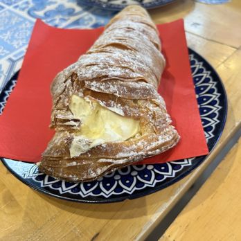 Roberto's Corner - Cream horn - Delis Near Me - Ottawa, Ontario