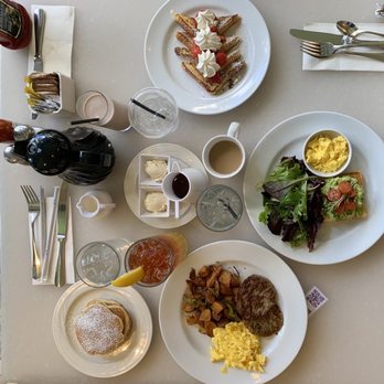 M.A.C. 24/7 - French Toast, Scrambled Eggs & Turkey Sausage w/ Pancakes, Avocado Toast - American Near Me - Honolulu, Hawaii