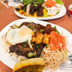 Uyen's Restaurant Vietnamese Cuisine - Cơm đặc biệt