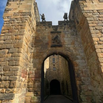 Highland Explorer Tours - Alnwick castle - Tours Near Me - Edinburgh, EDH Highland Explorer Tours - Alnwick castle - Tours Near Me - Edinburgh, EDH