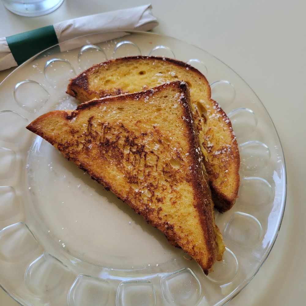 Savanna Restaurant Lakeview  - French toast - Breakfast & Brunch Near Me - Chicago, Illinois