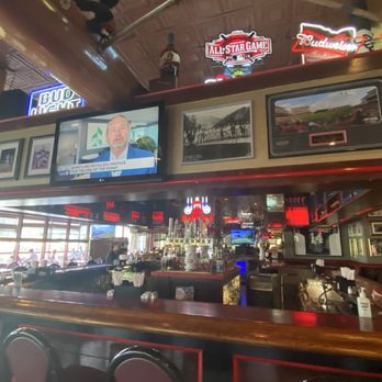 Montgomery Inn - The Boathouse - The bar - American Near Me - Cincinnati, Ohio Montgomery Inn - The Boathouse - The bar - American Near Me - Cincinnati, Ohio