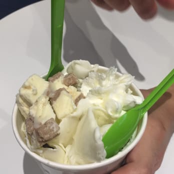 I CE NY - Vanilla with chocolate chips and cheesecakes bites with condensed milk topping! - Desserts Near Me - New York, New York I CE NY - Vanilla with chocolate chips and cheesecakes bites with condensed milk topping! - Desserts Near Me - New York, New York