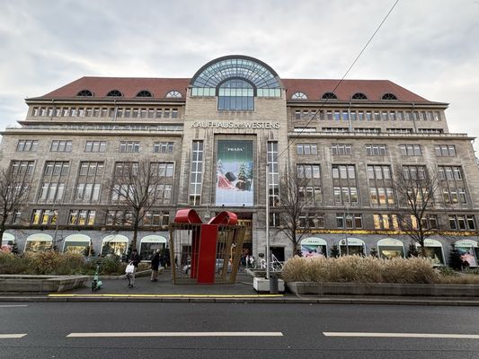 PAPER & TEA - Berlin KaDeWe by null