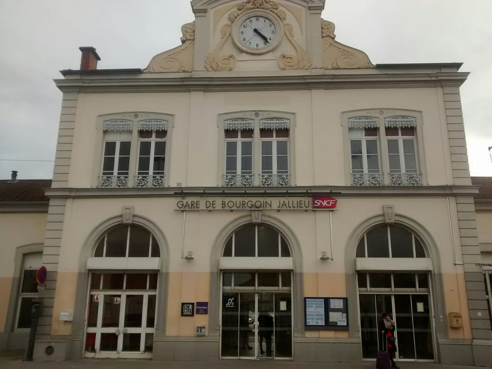 GARE DE BOURGOINJALLIEU Updated June 2024 BourgoinJallieu, Isère