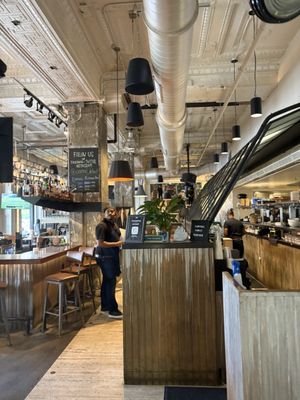Central Kitchen + Bar by null