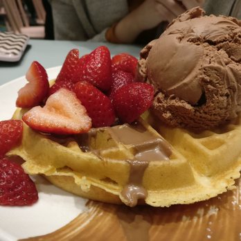 Demetres Downtown Markham - Streetcar named devour - Desserts Near Me - Markham, Ontario