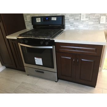 American Home Improvement - Stove and oven near cabinets. - General Contractors Near Me - Manhattan Beach, California