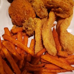 Lagniappe Restaurant on the Diversion - Fried seafood plate