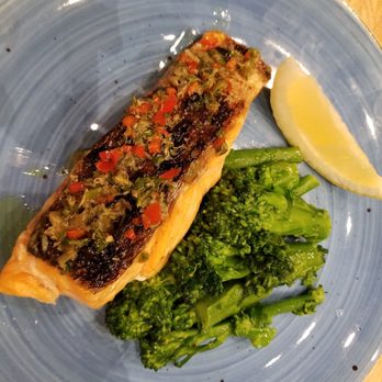 Florentine Restaurant and Bar - Salmon and Broccolini - Breakfast & Brunch Near Me - London, XGL