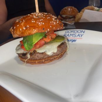 Gordon Ramsay Burger Las Vegas - Hell fire burger - Burgers Near Me - Las Vegas, Nevada Gordon Ramsay Burger Las Vegas - Hell fire burger - Burgers Near Me - Las Vegas, Nevada