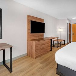 Super 8 by Wyndham Cornwall ON - Guest room