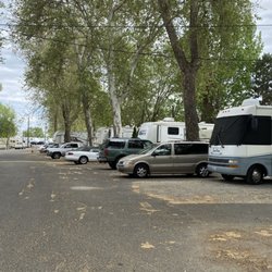 Tri-Cities RV Park - Entrance to Park