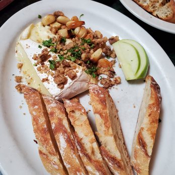 Pascucci - Roasted Garlic with Brie - Italian Near Me - Santa Barbara, California