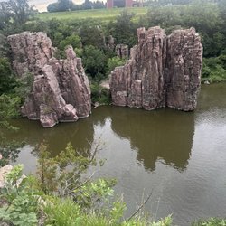 Palisades State Park - River rock