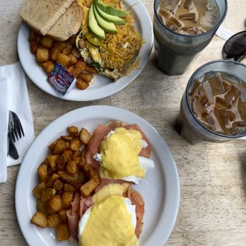 Fratelli Cafe - Omelette and lox egg Benedict breakfast, ice lattes - Coffee & Tea Near Me - Los Angeles, California