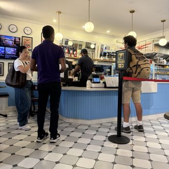 L'Avion Café - Counter - Themed Cafes Near Me - New York, New York