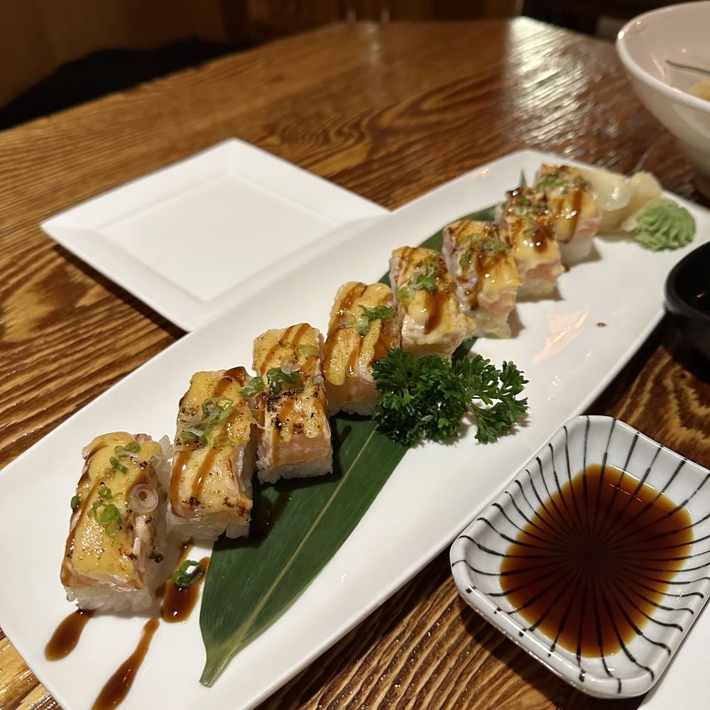 Gurume Sushi - Salmon Aburi Hako - Sushi Bars Near Me - Toronto, Ontario