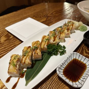 Gurume Sushi - Salmon Aburi Hako - Sushi Bars Near Me - Toronto, Ontario