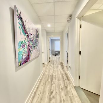 Carl Spivak, MD - Hallway to exam rooms - Spine Surgeons Near Me - Newton, New Jersey
