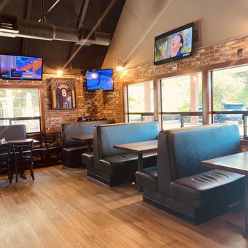 Ojai Pizza Company - More seating - Pizza Near Me - Oak View, California Ojai Pizza Company - More seating - Pizza Near Me - Oak View, California