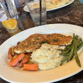 Grand Lux Cafe - Chicken royale - American Near Me - Paramus, New Jersey