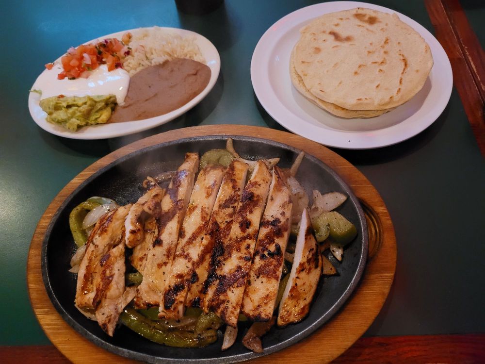 Abi Azteca Grill & Bar