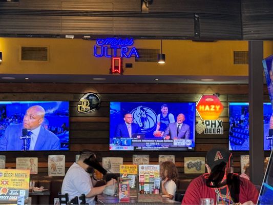Cold Beers & Cheeseburgers by null