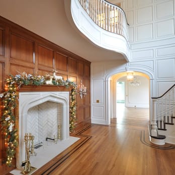 Anthony James Construction - the foyer of a home decorated for christmas - General Contractors Near Me - Westfield, New Jersey Anthony James Construction - the foyer of a home decorated for christmas - General Contractors Near Me - Westfield, New Jersey