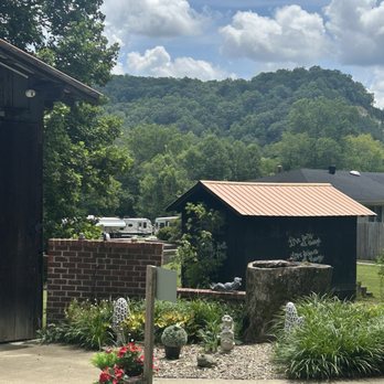 Toad's BARn & Grill - Bars Near Me - Stanton, Kentucky